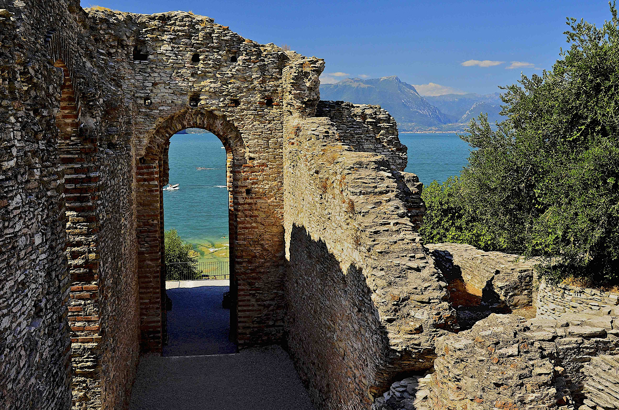 call me by your name, lago de garda, grotte di catullo